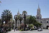 Stadtspaziergang-durch-Arequipa_Hauptplatz-mit-Kathedrale_Peru