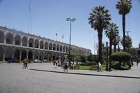 Stadtspaziergang-durch-Arequipa_Hauptplatz-mit-Kathedrale_Peru