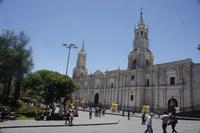 Stadtspaziergang-durch-Arequipa_Hauptplatz-mit-Kathedrale_Peru