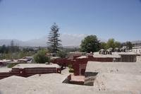 Santa-Catalina-Kloster_mit-Blick-auf-den-Vulkan-Chachani_Arequipa_Peru