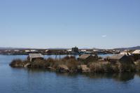 Besuch-bei-einer-Familie-auf-den-Uros-Inseln_Titicacasee_Peru