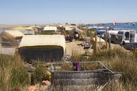 Besuch-bei-einer-Familie-auf-den-Uros-Inseln_Titicacasee_Peru