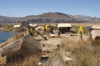 Besuch-bei-einer-Familie-auf-den-Uros-Inseln_Titicacasee_Peru