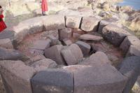 Grabturm bei Sillustani: zu erkennen die innere und die äußere Kammer