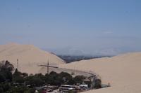 Im Hintergrund Ica und im Dunst kaum zu erkennen, die Anden