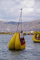 Segelboot, mit Schilfmatte als Segel