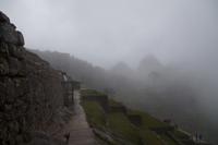 Machu Picchu liegt im Nebel