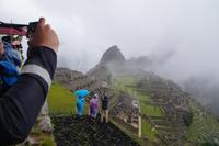 Machu Picchu liegt im Nebel