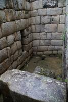 Adelspalast in Machu Picchu? Die Qualität der Mauern spräche dafür. Der Raum wird als Toilette interpretiert. 