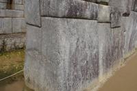 Vielkantiger Stein am Haupttempel Machu Picchus