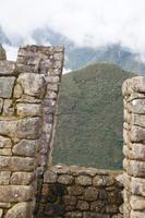 vor Nische hinten vor die Seitenwand gelehnte Giebelwand: erdbebensicheres Bauen