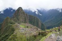 Machu Picchu von links