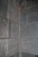 Einige Steine gehen um die Ecke andere stoßen genau dort aufeinander 