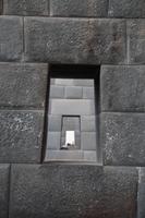 Vom Regenbogentempel durch das Wasserheiligtum in einen weiteren Tempelraum geschaut