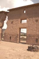 Es handelt sich bei der Mauer um eine Wand welche den Wirakocha-Tempel längs teilte, Raqchi