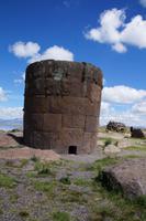 Die Öffnungen sind für die Mumien zu klein, sie sind alle dem Sonnenaufgang entgegen gerichtet und dienten für die Niederlegung ritueller Opferbeigaben. 