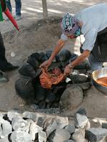 Traditionelles Mittagessen Pachamanca