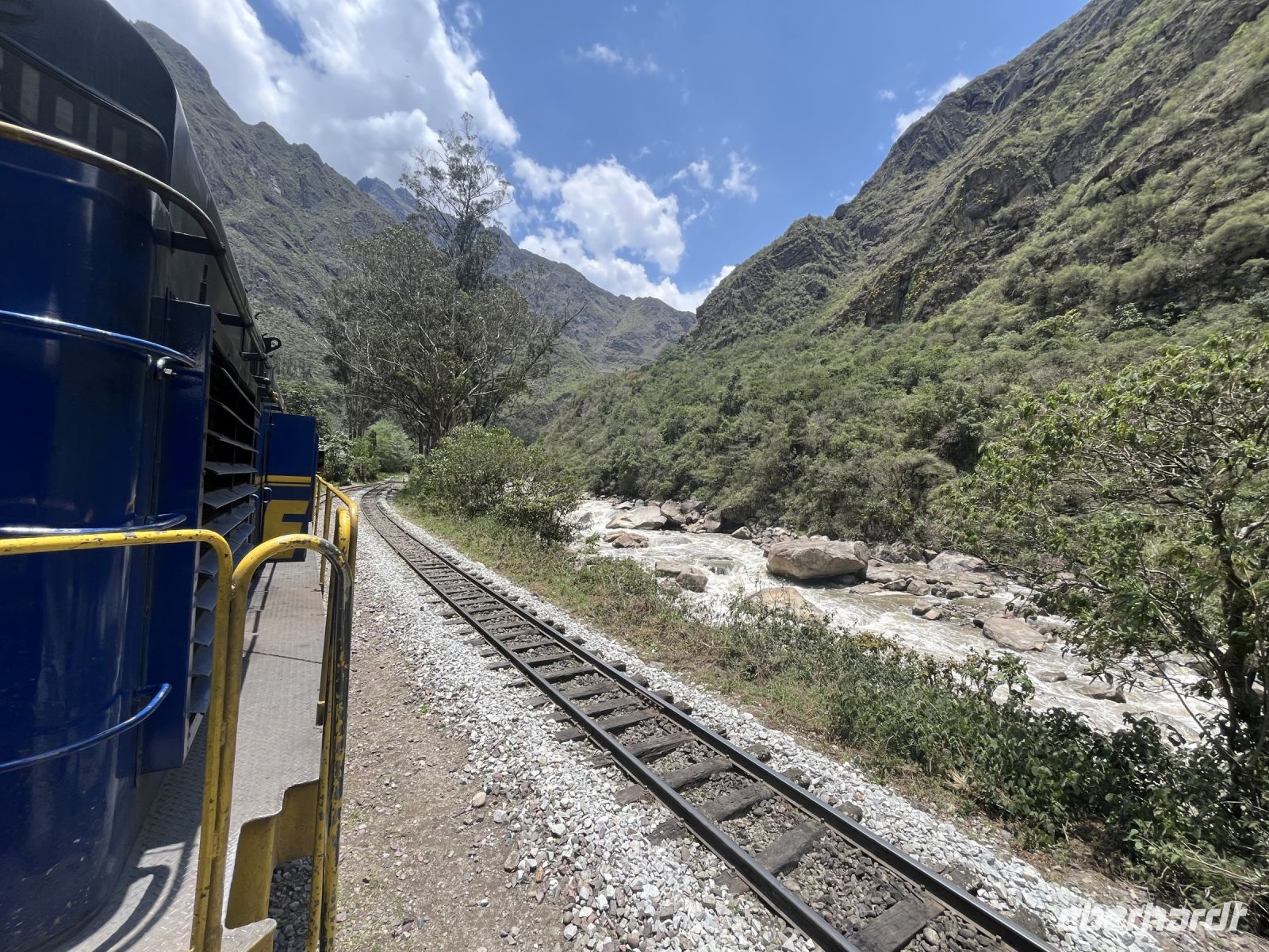 Fahrt entlang des Vilcanota Flusses