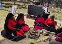 137 die Bewohner beim Mittagessen