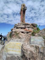 Das Cruz del Condor - im Hintergrund ein menschlicher Condor &ndash; &copy; Andreas Böcker (Eberhardt TRAVEL)