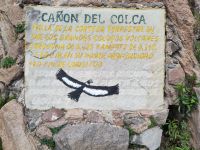 Cañon de Colca: geologische Verwerfung in der Erdkruste zwischen den großen Vulkanen Coropuna (6.425), Vampato (6.310); 3.400 Meter an seiner tiefsten Stelle, 120 km lang &ndash; &copy; Andreas Böcker (Eberhardt TRAVEL)