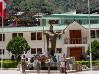 Statuen-Kitsch in Aguas Calientes, das sich jetzt Machu Picchu Pueblo nennt &ndash; &copy; Andreas Böcker (Eberhardt TRAVEL)