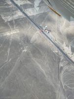 Nasca: die Panamericana durcchneidet 