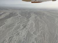 Nasca: Wo Wasser läuft, wächst auch was, hier sind auch wieder Trapezformen zu erkennen &ndash; &copy; Andreas Böcker (Eberhardt TRAVEL)