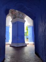 Monasterio de Santa Catalina de Siena: Durchgang zwischen zwei Kreuzgängen, Blumendekor in den Bögen &ndash; &copy; Andreas Böcker (Eberhardt TRAVEL)