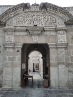 Portal des ehem. Jesuitenklosters von Arequipa &ndash; &copy; Andreas Böcker (Eberhardt TRAVEL)