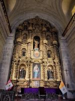 Hauptaltar der Jesuitenkirche von Arequipa mit dem Gemälde von Bernardo Bitti: 