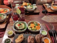 Essen im Zig Zag: Hühnchen, Alpaca, Rind &ndash; &copy; Andreas Böcker (Eberhardt TRAVEL)