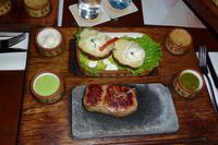 Restaurant ZigZag-Alpaca auf Vulkangestein