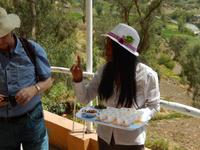 059_Yudy mit Maka-Likör