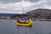 Segelboot, mit Schilfmatte als Segel