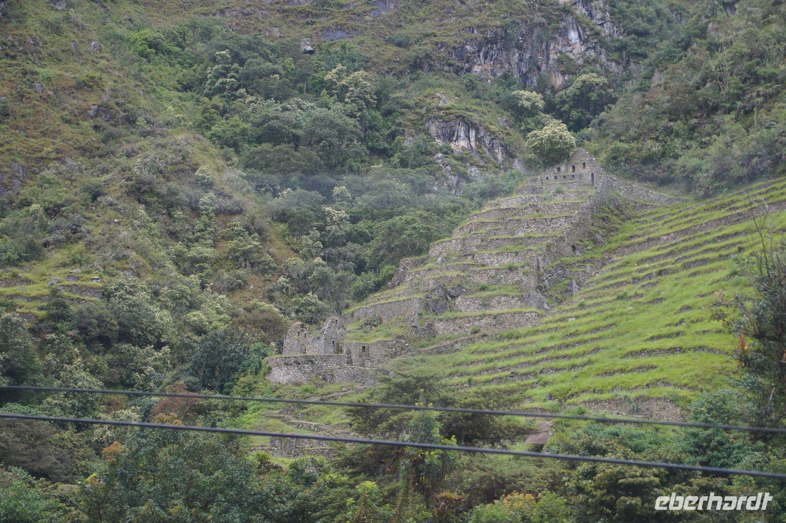 Wasserheiligtum der Inka, wenige km von Machu Picchu entfernt, ein Wasserfall liegt links hinter dem Bau
