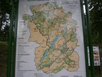 Eine Ifo-Tafel informiert über die Lage der Seen in Kaschubien