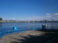 Personenhafen in Lötzen, im Hintergrund die neu erbaute Fußgängerbrücke