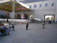 Im Innenhof fanden kulturelle Veranstaltungen statt