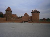 Weg zum Eingang in die Burg