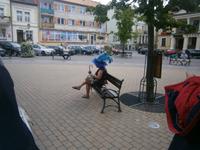 Die Parkplatzwächterin von Mikolajki, immer in einem anderem Hut