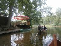 Flußabwärts wird es leichter für den Bootsführer