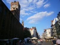 Torun, Blick in die Hauptgeschäftsstraße, links der Turm des Rathauses
