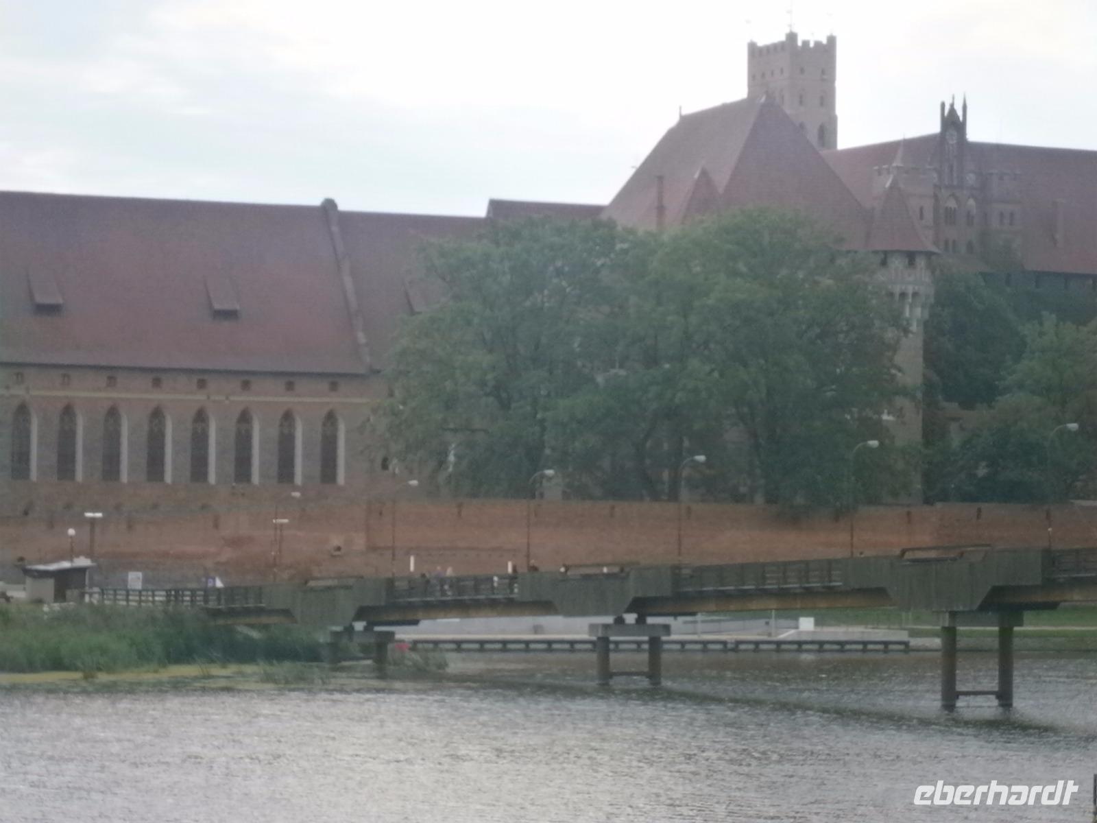 Die Marienburg am Ufer der Nogat