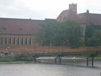 Die Marienburg am Ufer der Nogat