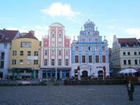 Schöne Fassaden der Giebelhäuser am Markt