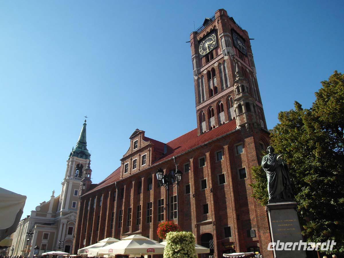 Kopernikus und Rathausturm in Thorn