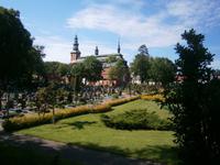 Blick über den Park und den Friedhof zur Klosterkirche