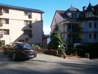 Blick durch zwei Hotels zum Czossee