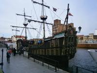 Diese alte Kogge schippert Touristen zur 